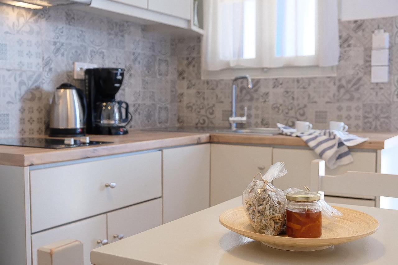 Helen'S Minimal Studios & Apartments Alikí Екстериор снимка