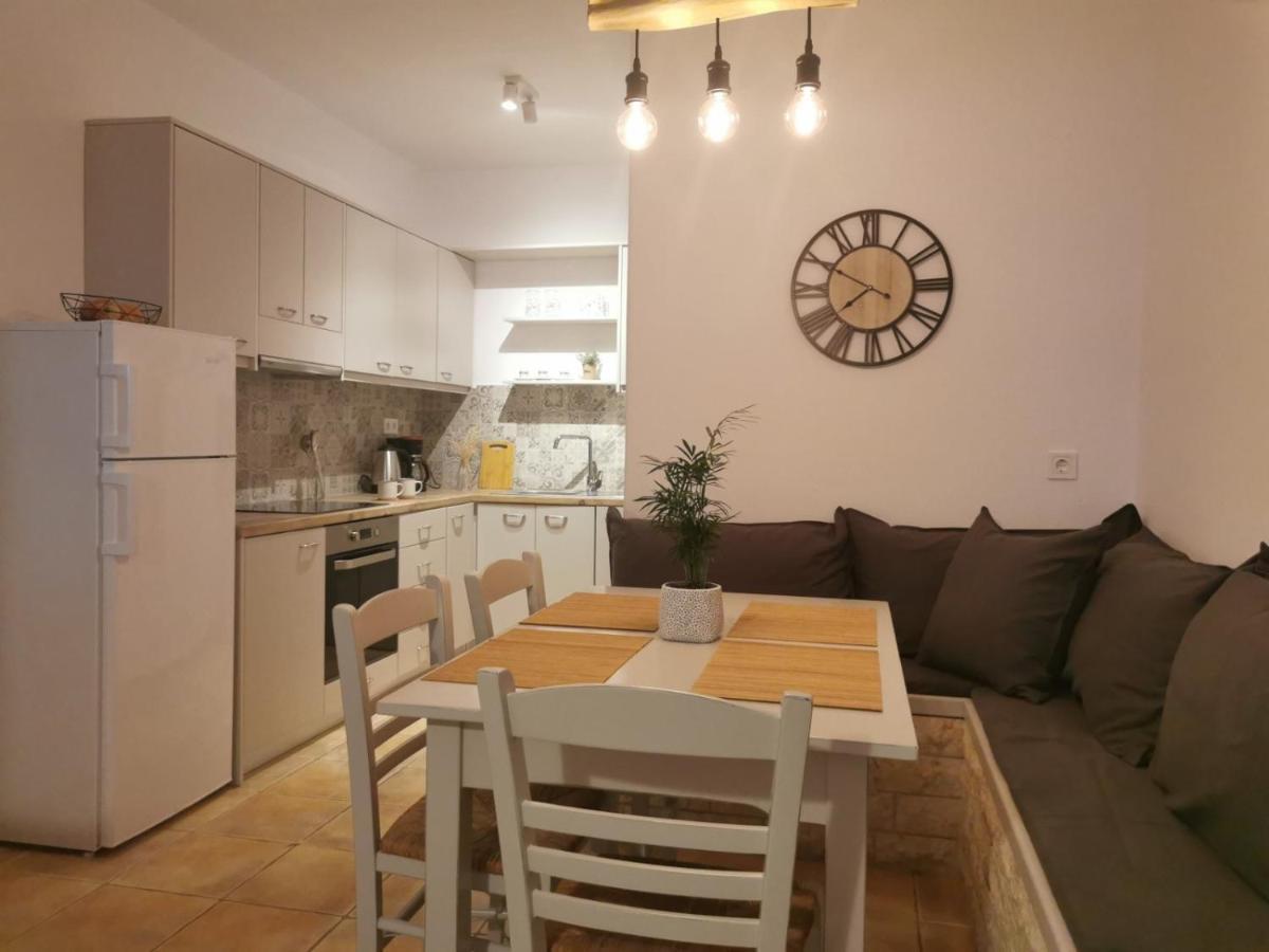 Helen'S Minimal Studios & Apartments Alikí Стая снимка