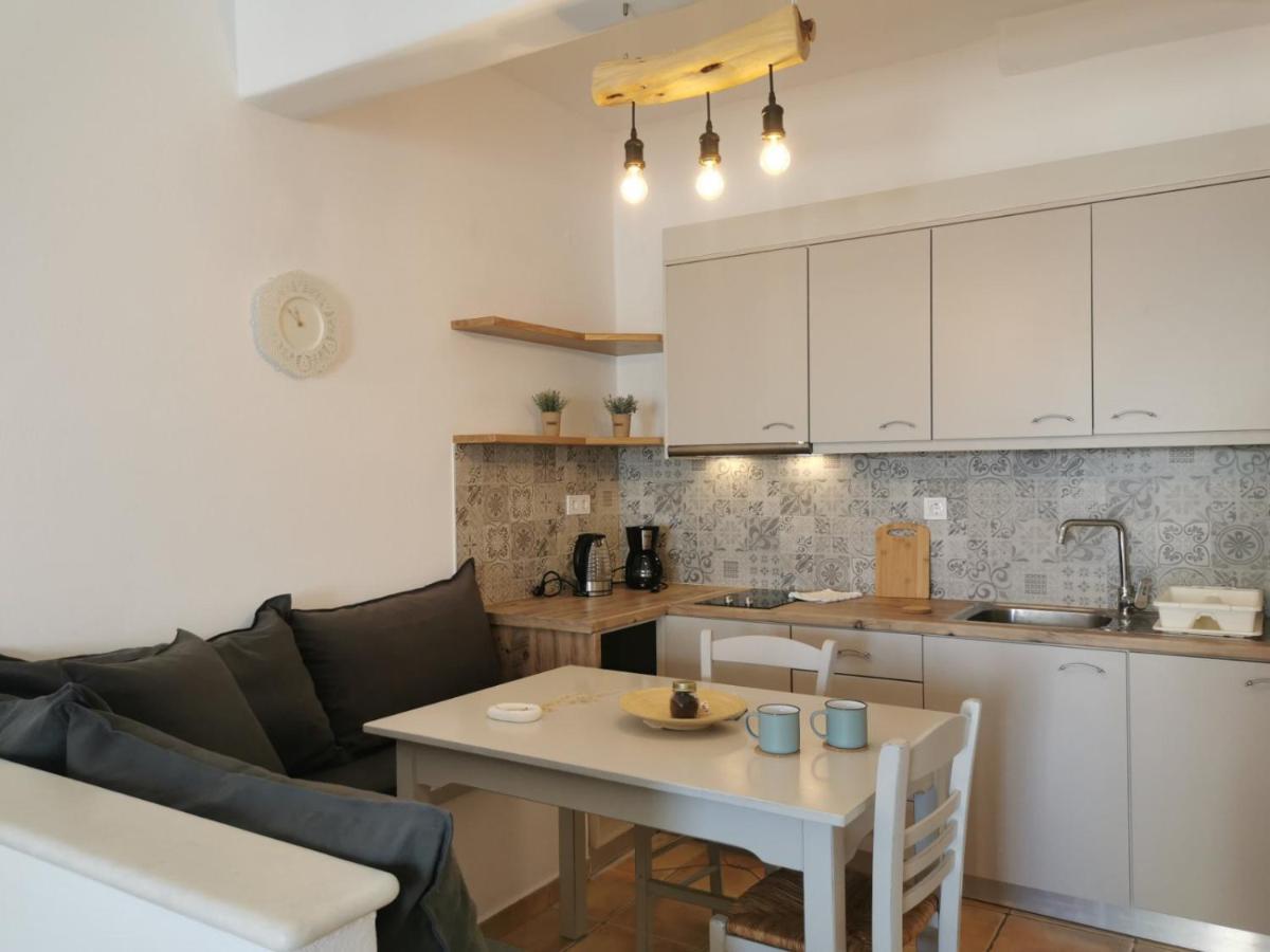 Helen'S Minimal Studios & Apartments Alikí Екстериор снимка