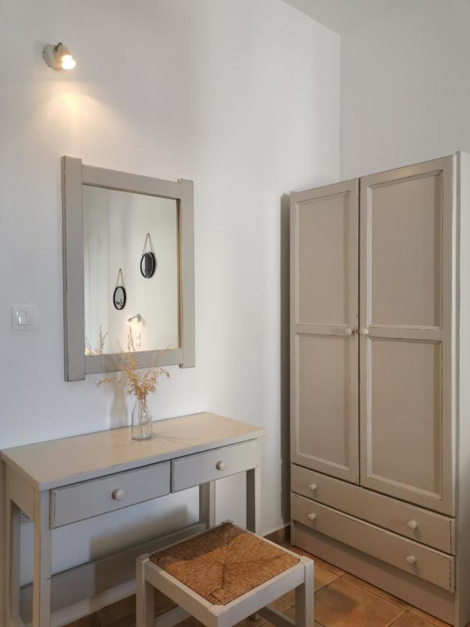 Helen'S Minimal Studios & Apartments Alikí Екстериор снимка