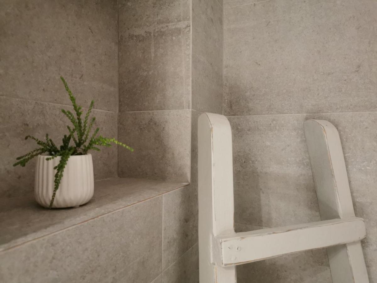 Helen'S Minimal Studios & Apartments Alikí Екстериор снимка