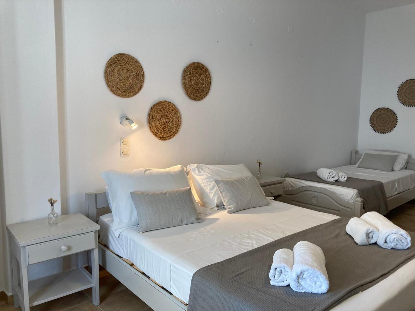 Helen'S Minimal Studios & Apartments Alikí Стая снимка
