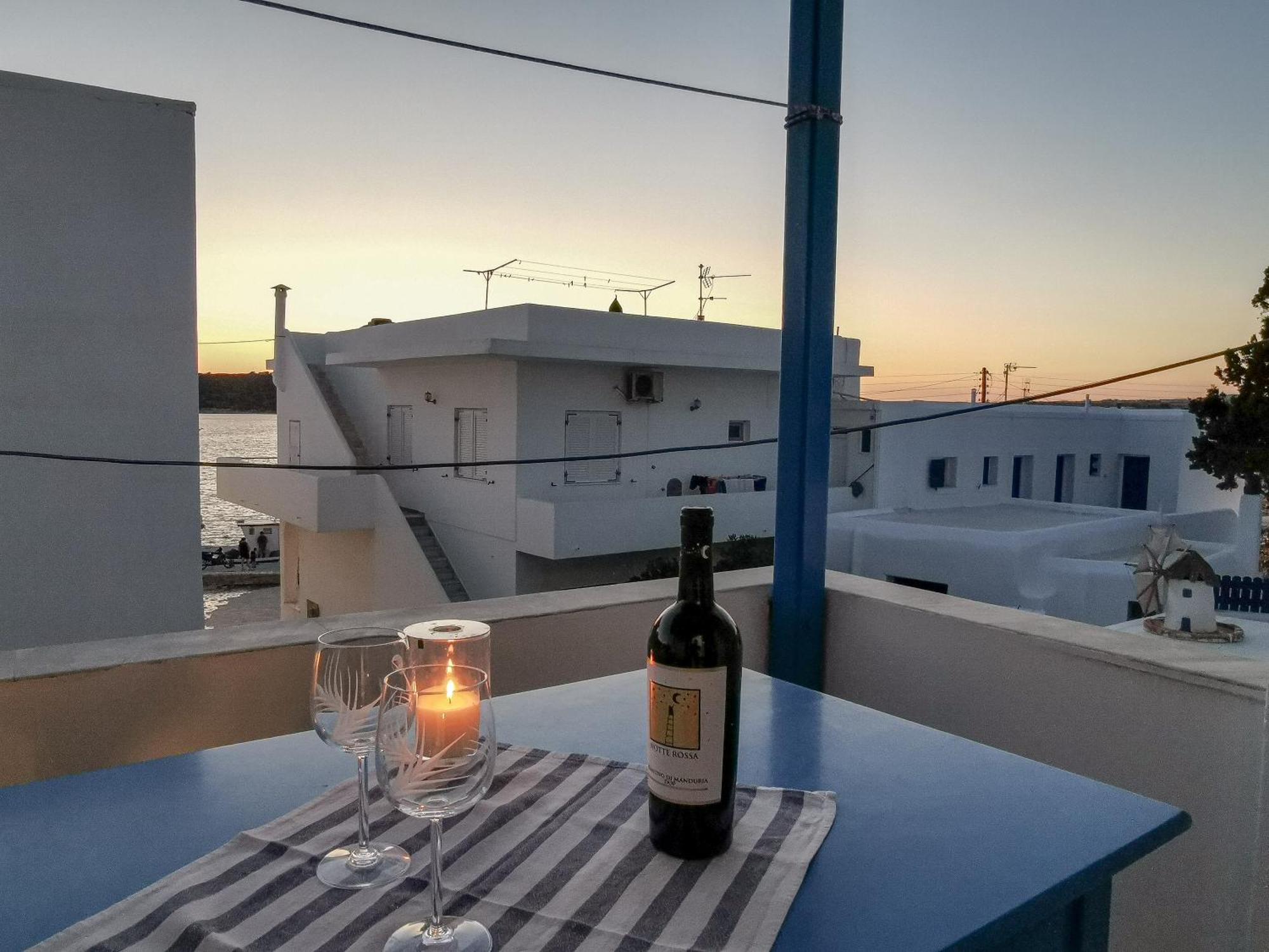 Helen'S Minimal Studios & Apartments Alikí Стая снимка